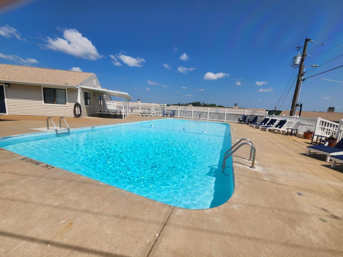 Lakefront Condo With A View Osage Beach Exterior photo