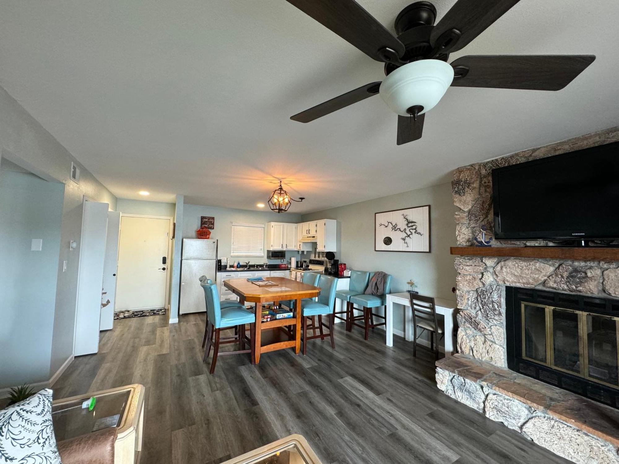 Lakefront Condo With A View Osage Beach Exterior photo